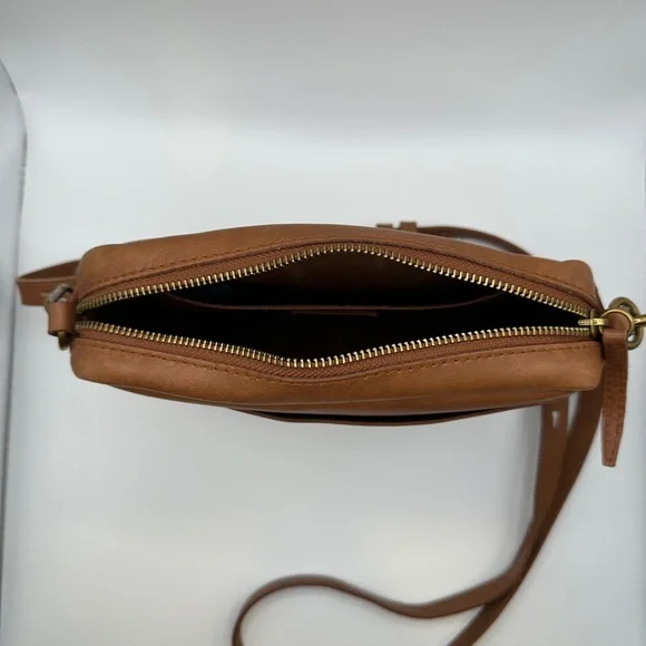 Madewell Leather Carabiner Medium Crossbody Bag - Picture 6 of 9